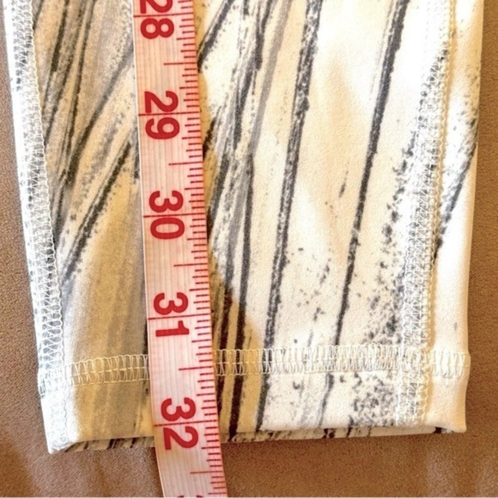 SPORTS ILLUSTRATED. NWT. Ski Tracks‎ White Leggings. Size XS. - Picture 7 of 7
